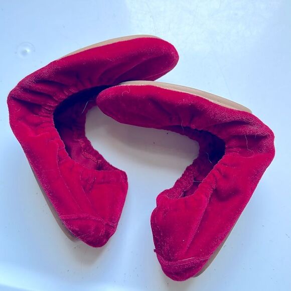 Gap Cherry Red Velvet Women's Fold Up Flats with velvet bag for carrying - Picture 3 of 7